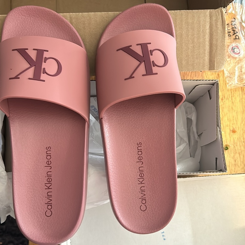 Calvin Klein women’s sandals size 10 medium mauve color